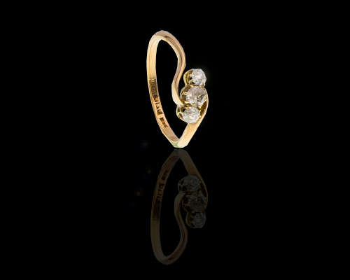 18ct ( 3grams) Rose Gold Trilogy diamond Ring