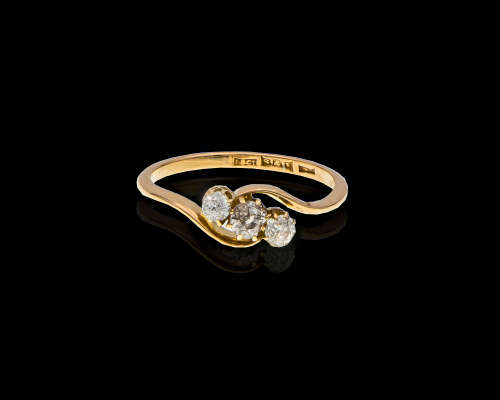 18ct ( 3grams) Rose Gold Trilogy diamond Ring