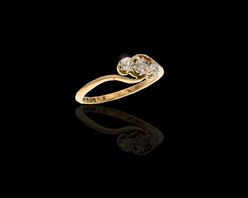 18ct ( 3grams) Rose Gold Trilogy diamond Ring