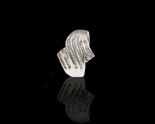8.5 grams 18 carat White Gold Diamond Cocktail Ring