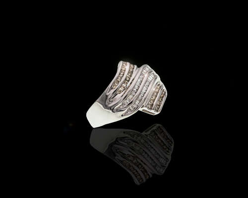 8.5 grams 18 carat White Gold Diamond Cocktail Ring
