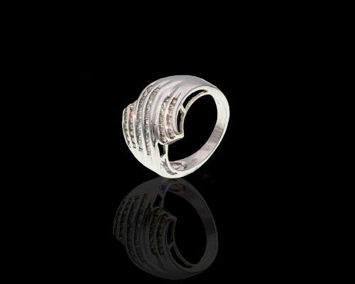 8.5 grams 18 carat White Gold Diamond Cocktail Ring