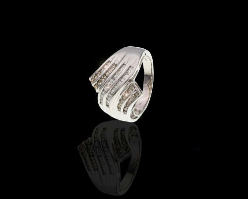 8.5 grams 18 carat White Gold Diamond Cocktail Ring