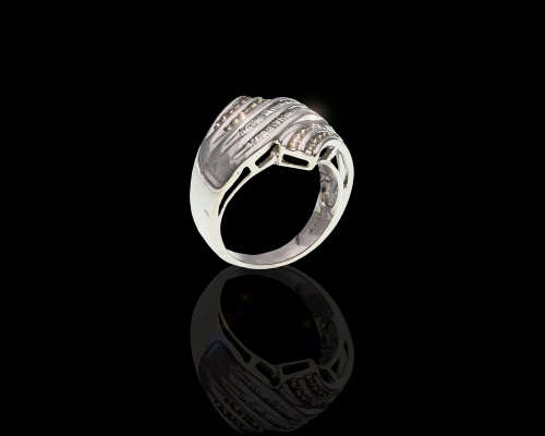 8.5 grams 18 carat White Gold Diamond Cocktail Ring