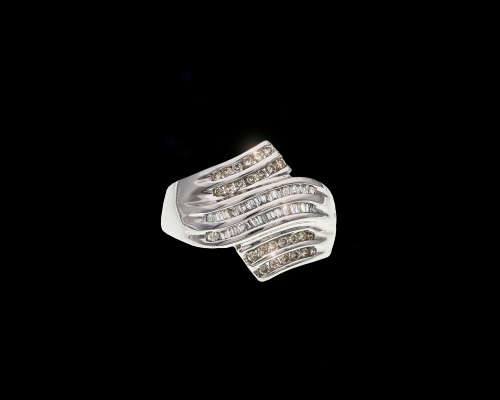 8.5 grams 18 carat White Gold Diamond Cocktail Ring