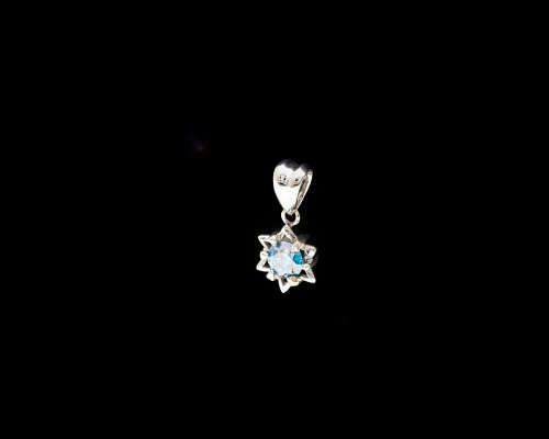 1.4 grams 18 carat White Gold Blue Diamond Pendant