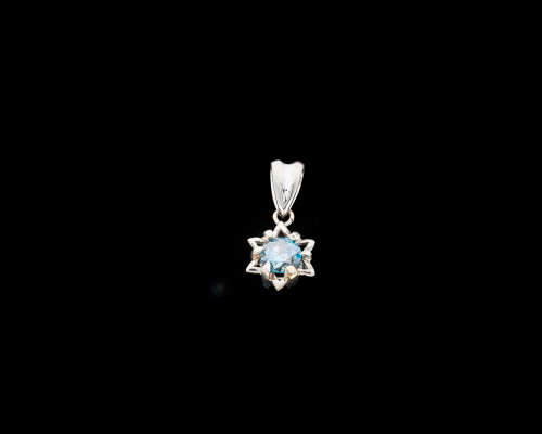 1.4 grams 18 carat White Gold Blue Diamond Pendant