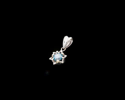 1.4 grams 18 carat White Gold Blue Diamond Pendant
