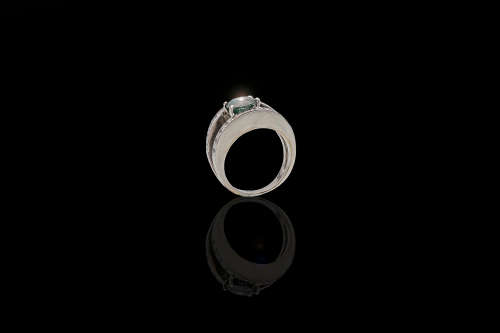 8.9 grams 18 carat White Gold Colour Enhanced Diamond Cocktail Ring