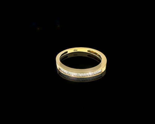 2.9 grams 18 carat Yellow Gold Diamond Half Eternity Ring