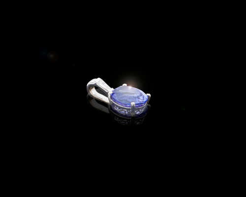 1.6 grams 18 carat White Gold Tanzanite Pendant