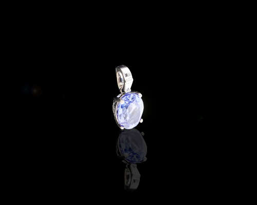 1.6 grams 18 carat White Gold Tanzanite Pendant