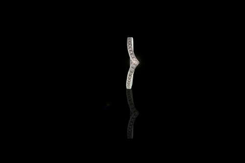 2.8 grams 18 carat White Gold Diamond Wishbone Ring