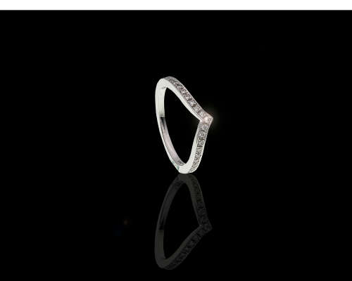 2.8 grams 18 carat White Gold Diamond Wishbone Ring