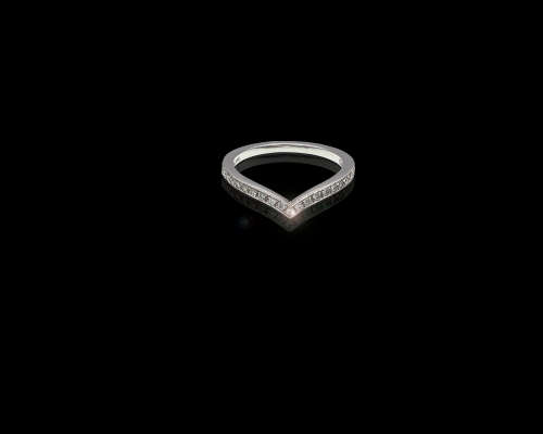 2.8 grams 18 carat White Gold Diamond Wishbone Ring