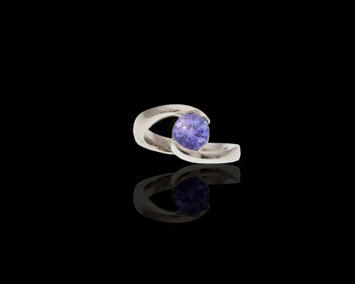 8.1 grams 18 carat White Gold  Browns Lovers Embrace Tanzanite Ring