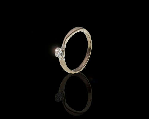 18ct (3.6 gram) Browns White gold Solitaire Diamond Ring c/w a tine Sapphire on the band