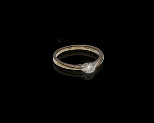 18ct (3.6 gram) Browns White gold Solitaire Diamond Ring c/w a tine Sapphire on the band
