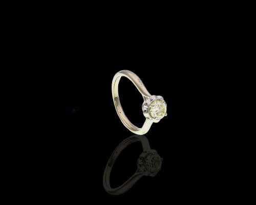 3.5 grams 18 carat White Gold Fancy Diamond Solitaire Ring