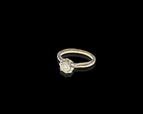 3.5 grams 18 carat White Gold Fancy Diamond Solitaire Ring