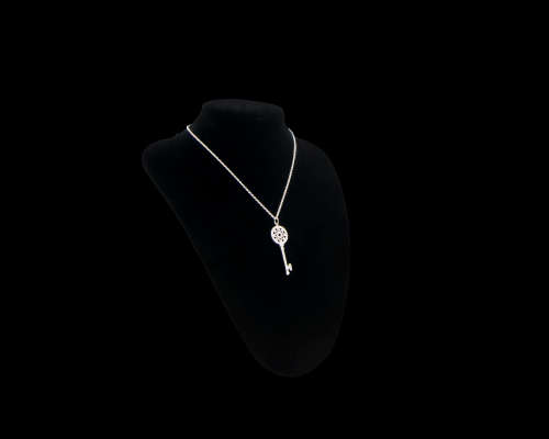 3.2 grams 9 carat White Gold, Chain and Diamond Key Pendant