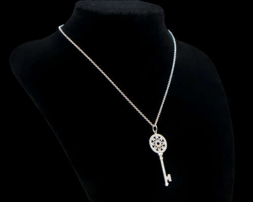 3.2 grams 9 carat White Gold, Chain and Diamond Key Pendant