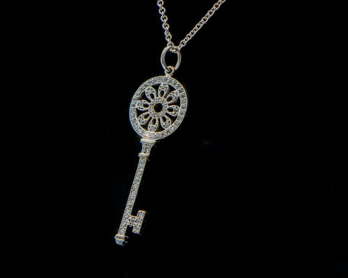 3.2 grams 9 carat White Gold, Chain and Diamond Key Pendant