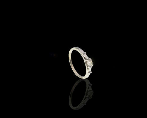 1.7 grams 14 carat White Gold Diamond Solitaire Ring