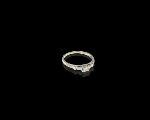 1.7 grams 14 carat White Gold Diamond Solitaire Ring