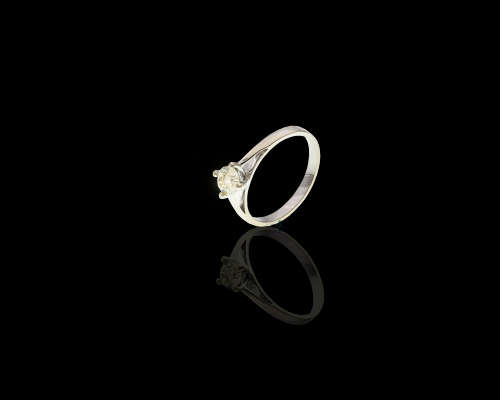 2.3 grams 18 carat White Gold Fancy Diamond Solitaire Ring