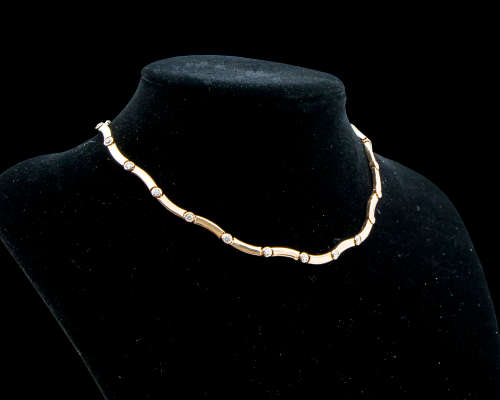 26.1 grams 18 carat Yellow Gold Designer Diamond Choker Necklace