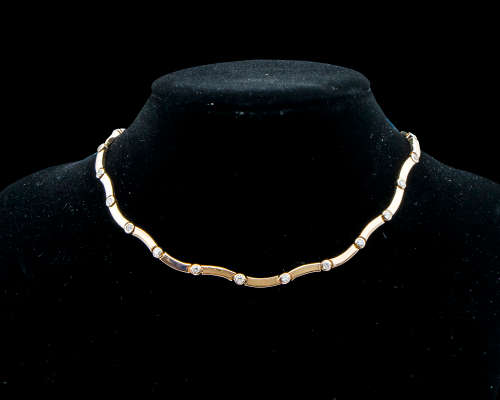 26.1 grams 18 carat Yellow Gold Designer Diamond Choker Necklace