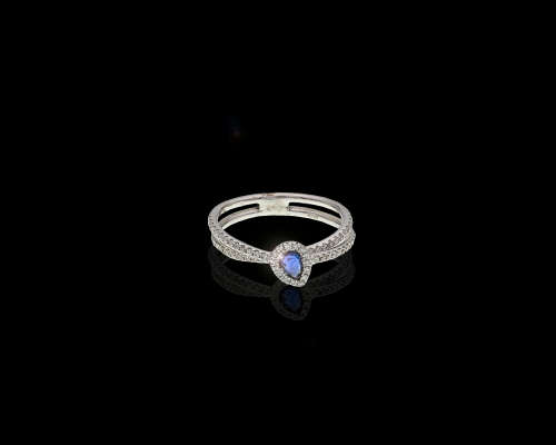 3.3 grams 18 carat White Gold Sapphire and Diamond Cocktail Ring