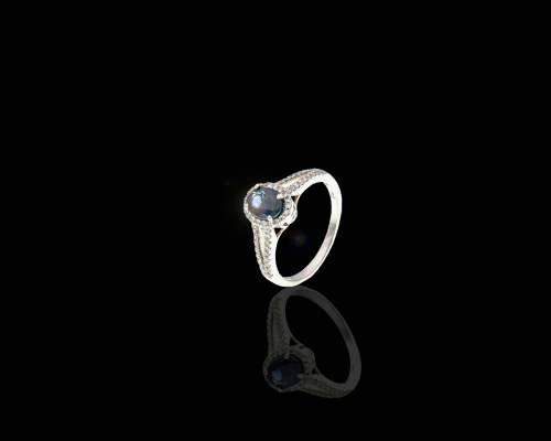 3.15 grams 18 carat White Gold Sapphire and Diamond Ring