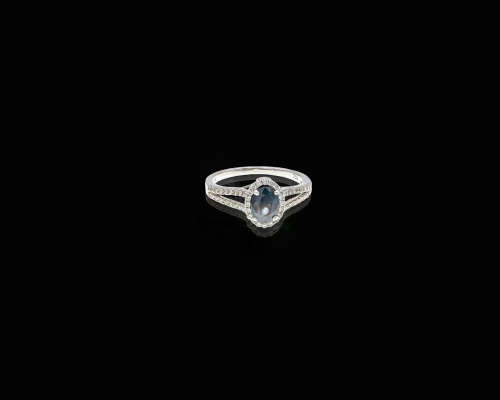 3.15 grams 18 carat White Gold Sapphire and Diamond Ring
