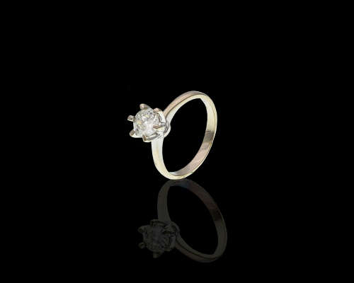 2.8 grams 18 carat White Gold Diamond Solitaire Ring