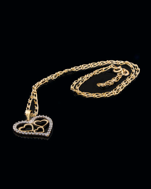 3.6 grams   Total Weight 9 carat Yellow Gold Chain and Cubic Zirconia Heart Pendant