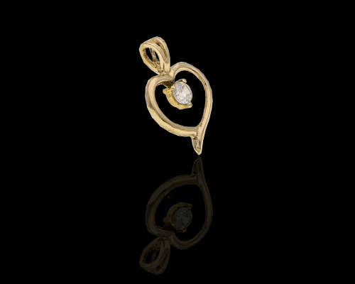 0.6 grams 9 carat Yellow Gold Cubic Zirconia Heart Pendant