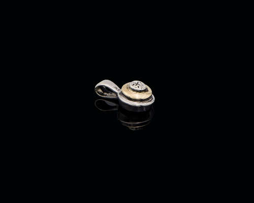 1.6 grams 9 carat Two Tone (Yellow and White Gold) Pendant