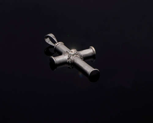2.6 grams 9 carat White Gold Matt Finish Diamonds Cross Pendant