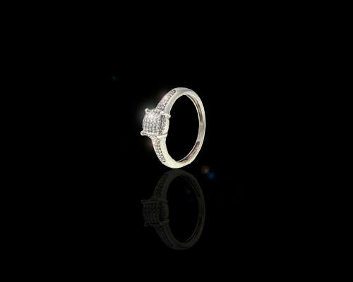 2.1 grams 18 carat White Gold Diamond Illusion Set Ring