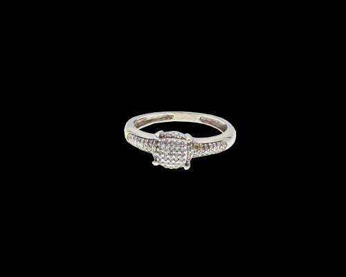 2.1 grams 18 carat White Gold Diamond Illusion Set Ring