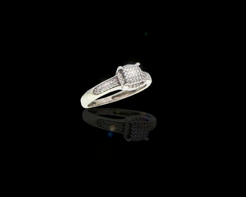2.1 grams 18 carat White Gold Diamond Illusion Set Ring