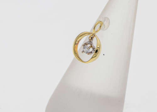 1.4 grams 9 carat Yellow Gold Cubic Zirconia Pendant