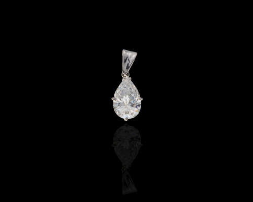 2.4 grams 18 carat White Gold Cubic Zirconia Pendant