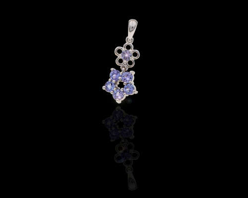 2.3 grams 18 carat White Gold Tanzanite Flower Pendant