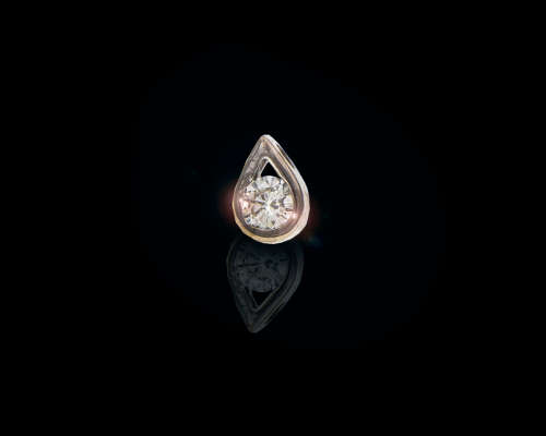 0.8 grams 9 carat White Gold Diamond pendant