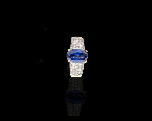 6.1 grams 18 carat Yellow Gold, Tanzanite and Diamond Cocktail Ring