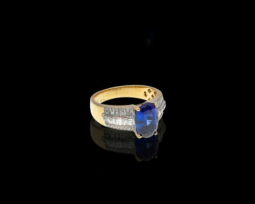 6.1 grams 18 carat Yellow Gold, Tanzanite and Diamond Cocktail Ring