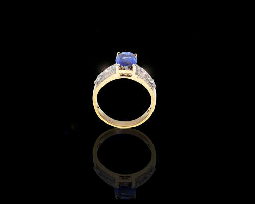 6.1 grams 18 carat Yellow Gold, Tanzanite and Diamond Cocktail Ring
